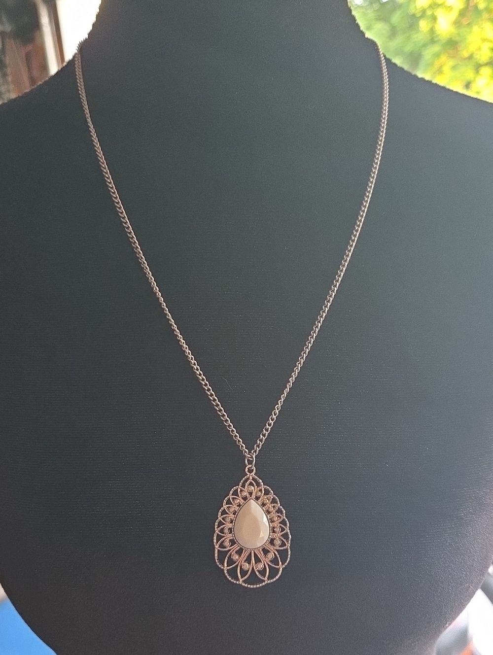 Elegant Teardrop Pendant Necklace in Silver Tone